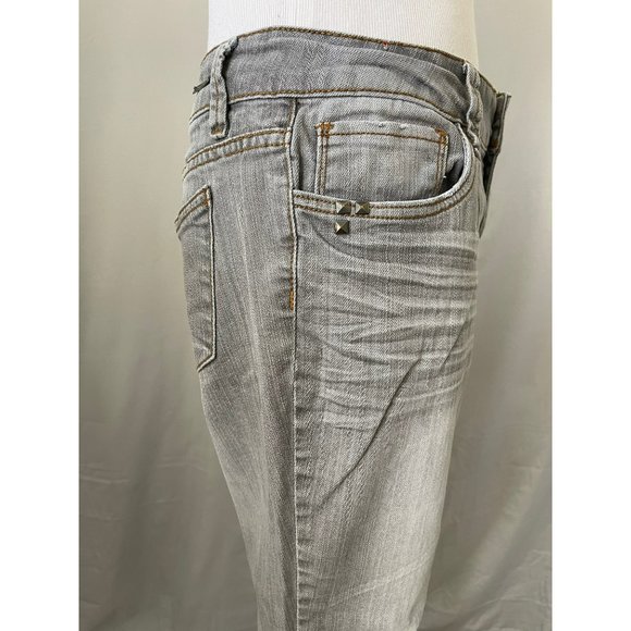 Dollhouse Light Gray Capri Jeans - 13 - Picture 5 of 12